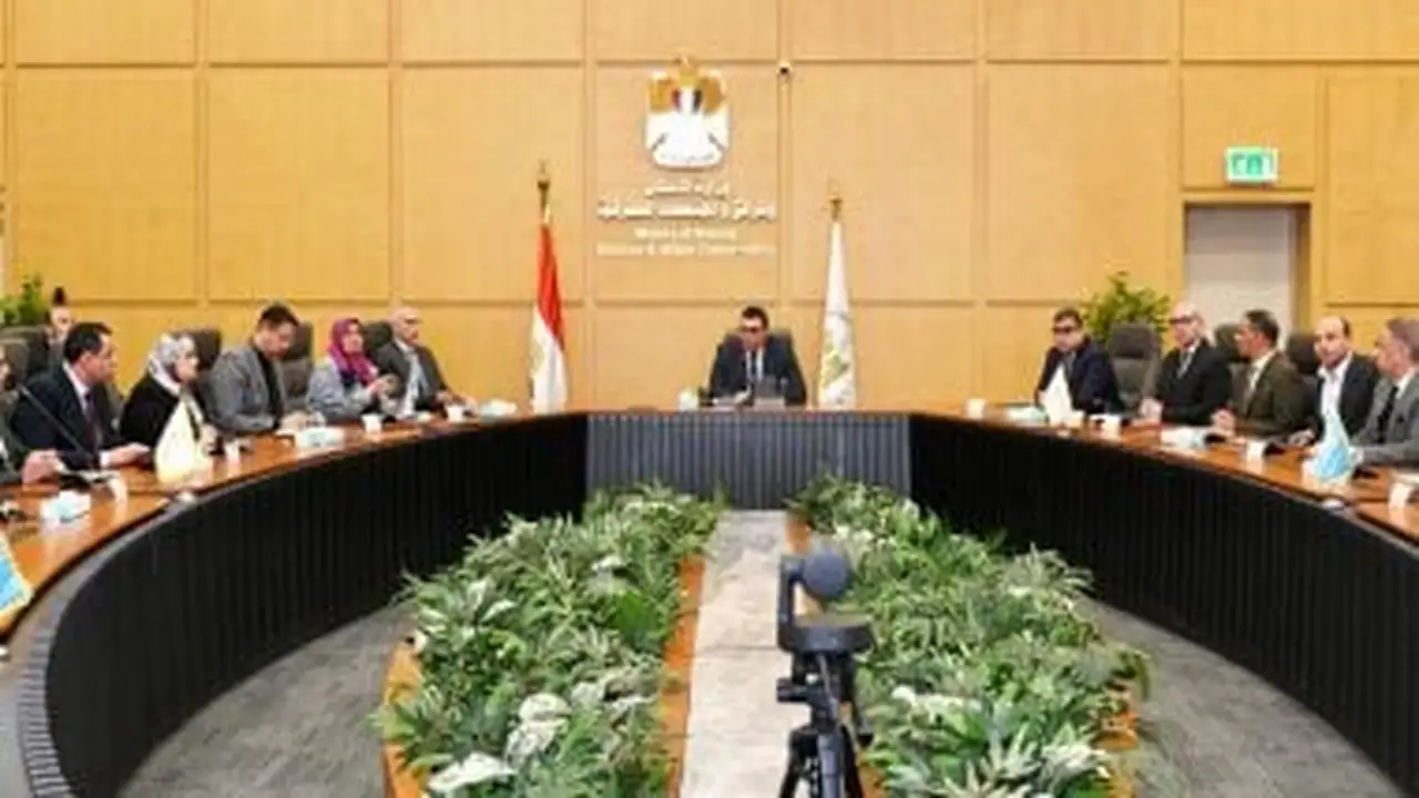 تقنين الأوضاع في الأراضي المضافة للمدن يتصدر اجتماع وزير الإسكان لمتابعة الإجراءات التنفيذية